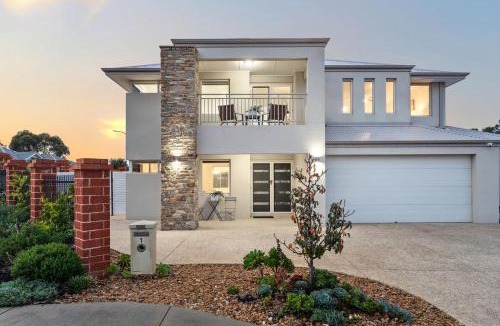 Gwelup House | Spacious Stay near Karrinyup