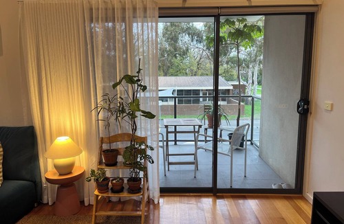 Fitzroy North House | Spacious & Stylish 2BR Townhouse · Heart of Fitzroy North (Free Parking)