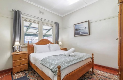 Coburg House | Spacious Urban Delight in Coburg