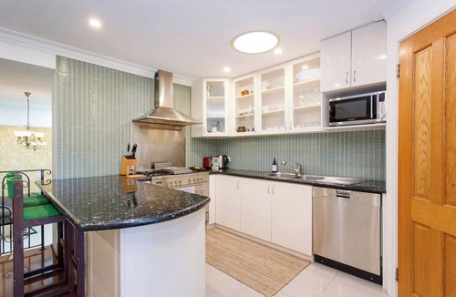 Fremantle House | Spacious walkable home with garden courtyard
