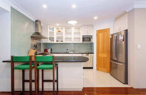 Fremantle House | Spacious walkable home with garden courtyard