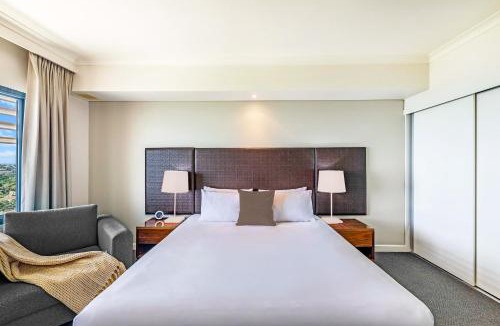 Darwin City Centre Apartment | Sparkling Seaviews - Resort-style Living with Pool