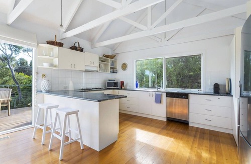 Blairgowrie House | Spraypoint Cottage Beside National Park and Ocean Beach