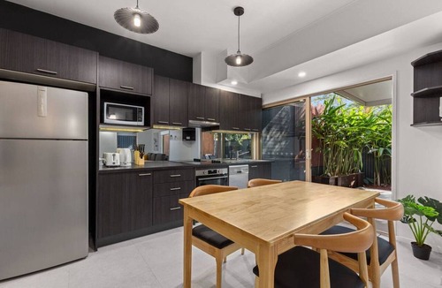 Spring Hill House | Spring Hill 1BR Villa | Close to Brisbane CBD