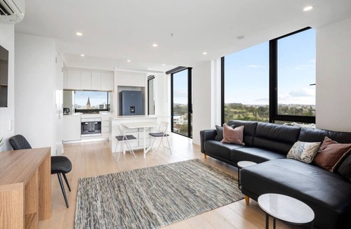 Spring Hill Apartment | Springhills close to CBD 2BR/1BA with Parking