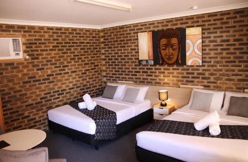 Casino Hotel | Squatters Homestead Motel