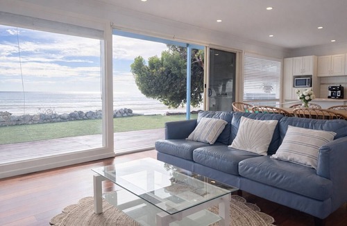Melville House | St Helen's-Absolute Beach Front, off peak special!