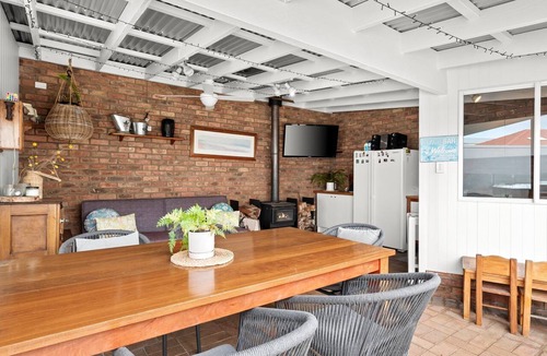 St Leonards Apartment | St. Leonards Bay Views