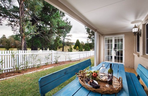 Wentworth Falls House | Stableford House on the Golf Course