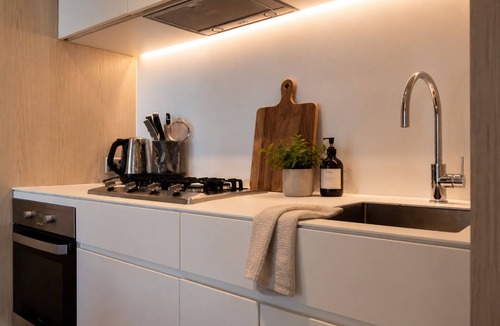 Docklands Apartment | Starlight. Docklands Views, Pool, Jacuzzi, Free Tram