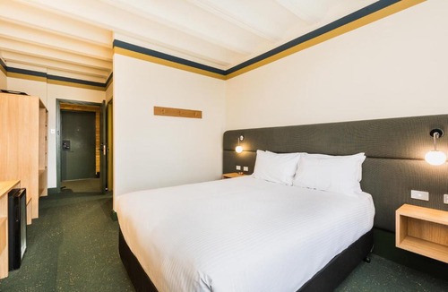 Curtin Hotel | Statesman Hotel
