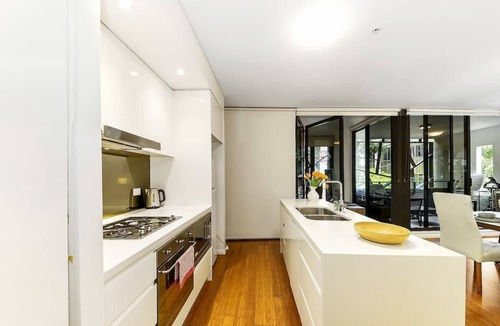 Chinatown Apartment | Stay Above Chinatown 2BR Walk to Darling Harbour