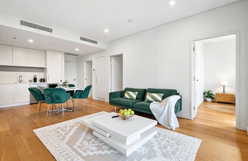 Macquarie Park Apartment | Stay in Macquarie Park 2b APT w/Pool Gym Metro Nearby