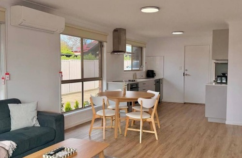 Armidale House | Stay in the Heart of Armidale – Modern 2BR Accommodation