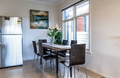 Wantirna South House | StayAU Cozy 3BR Getaway Near Westfield Knox