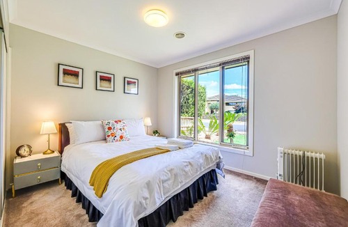 Point Cook House | StayAU Spacious Stay Point Cook