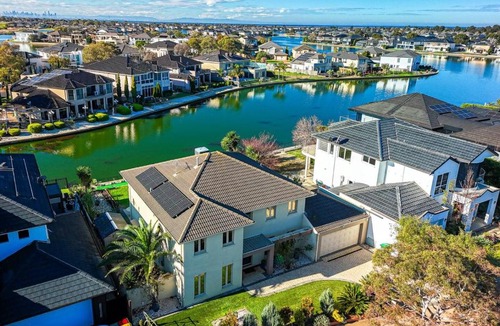 Sanctuary Lakes House | StayAU Sunset Two Story Lakeside Oasis with Scenic Yard