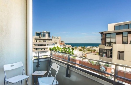 Port Melbourne Apartment | StayCentral - Spacious Seaviews (Port Melbourne) - Bay Street Port Melbourne - 1 Bedroom, 1 Bed, 1 Bathroom, 1 secure parking spot.