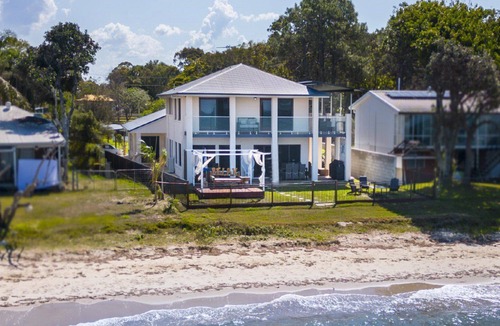 Beachmere House | Step out to Absolute Beachfront