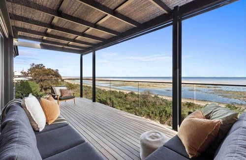 Yorke Peninsula House | Step straight onto the white sands of Hardwicke Bay from this coastal retreat