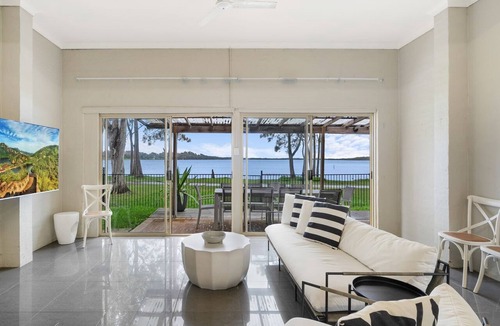 Buff Point House | Stillwater Lakehouse - Waterfront with Spa