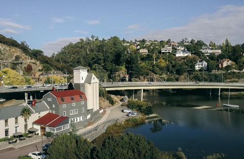 Launceston CBD Hotel | Stillwater Seven