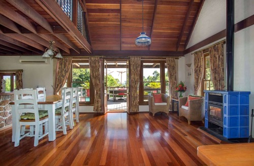 Woodstock House | Stone Cottage at Milton