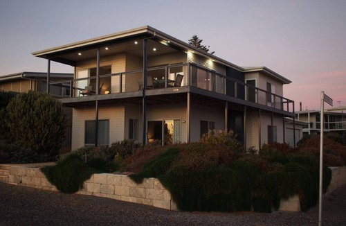 Adelaide House | Stone's Throw 4-2 at Silver Sands