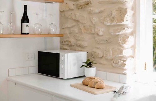 Aldgate Cottage | Stonegate Cottage - Elegant Stone Cottage with Wood Fire, King Bed,