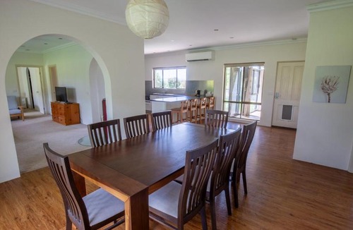 Mansfield House | Stoneleigh Stays