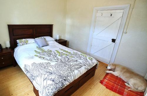 Cross Roads House | Stonewall Cottage