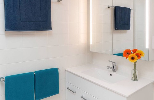 North Ward Apartment | Strand Stay just Steps to Beach & Waterpark - 2BR Beach Front Townsville