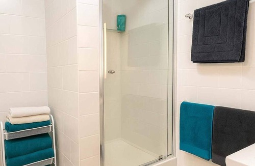 North Ward Apartment | Strand Stay just Steps to Beach & Waterpark - 2BR Beach Front Townsville