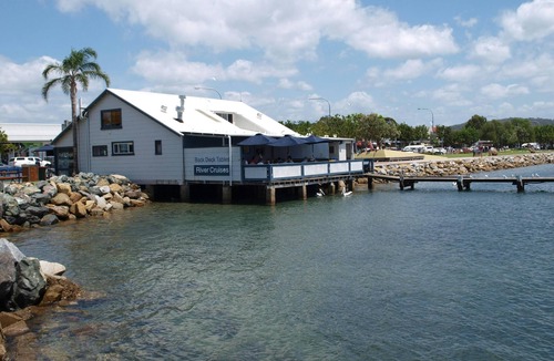 Surfside House | Stroll to beach and Mangrove walk Fisherman's paradise