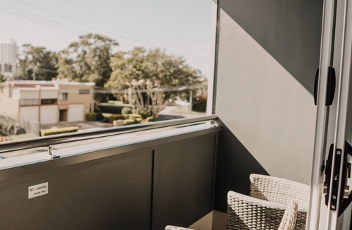 Mooloolaba Apartment | Studio 4 - Upstairs (Indoor Pet Friendly) - Garden View