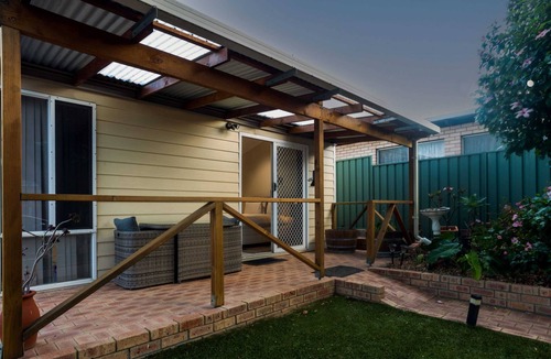 Melville Apartment | Studio Granny Flat in Melville With Patio