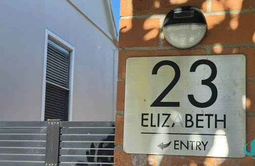 Tighes Hill Apartment | Studio Lizzie Private Newcastle Studio Retreat