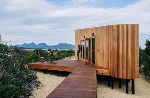 Dolphin Sands Apartment | Studio Tasmania - Freycinet Luxury Hosts