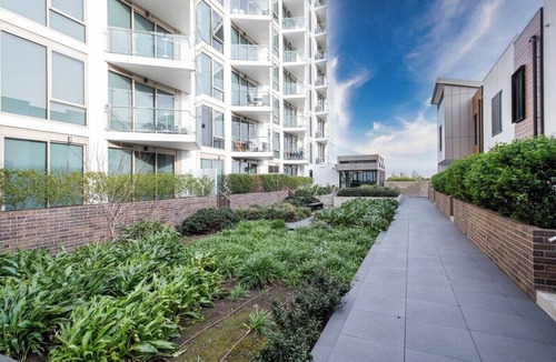Maribyrnong Apartment | Stunning 2BR loft Maribyrnong+free parking+balcony