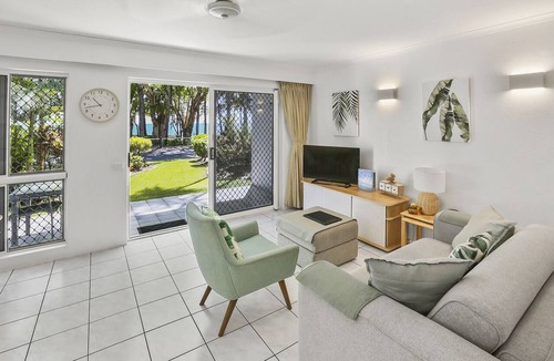 Clifton Beach Apartment | Stunning Apartment Right In Front Of The Beach!