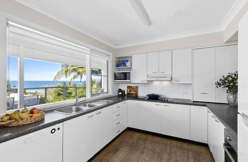 Killcare House | Stunning Beach Views With Pool. Easy Walk To Beach