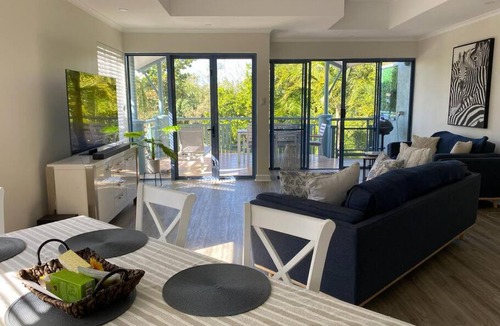 Yorkeys Knob Apartment | Stunning Beachfront Apartment