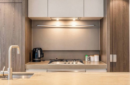 Box Hill Apartment | Stunning City & Sunset View 3BR Box Hill Skyone