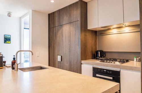 Box Hill Apartment | Stunning City & Sunset View 3BR Box Hill Skyone