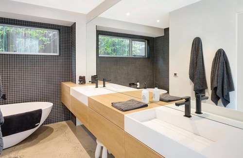Pambula Beach House | Stunning Contemporary Beach Side House