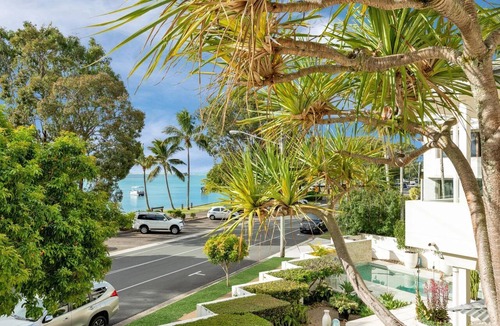 Noosaville Apartment | Stunning Executive 3 bedroom Noosa River Apartment