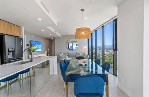 Broadbeach Apartment | Stunning L19 Dlx 3 Bedroom Apt w/Hinterland Views