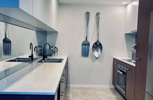 Varsity Lakes Apartment | Stunning large Gold Coast apartment with views and resort facilities