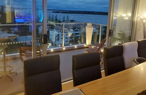 Labrador Apartment | Stunning modern apartment with Broadwater's view