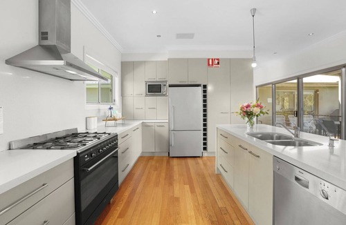 Coolangatta House | Stunning Mystique Country House with lake & mountain. 15% discount all winter.